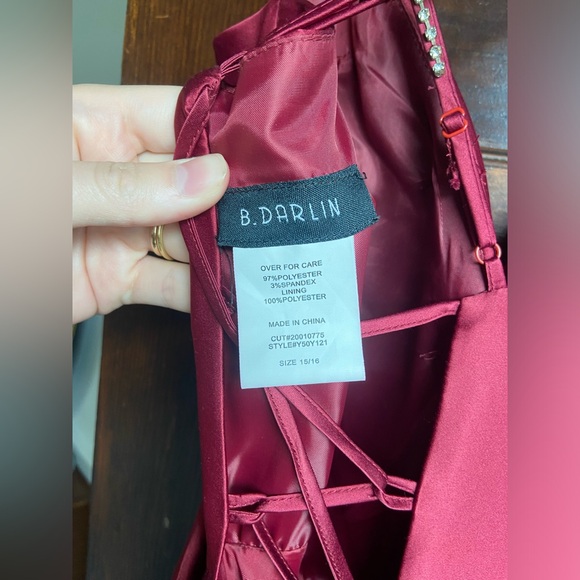 B. Darlin Gown in Color Wine- Size 15/16 - Picture 8 of 9